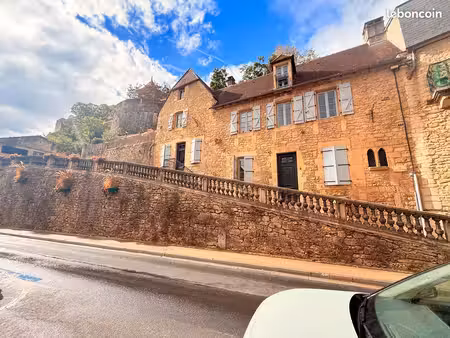 au coeur du centre ville de montignac (24)  grande maison de ville