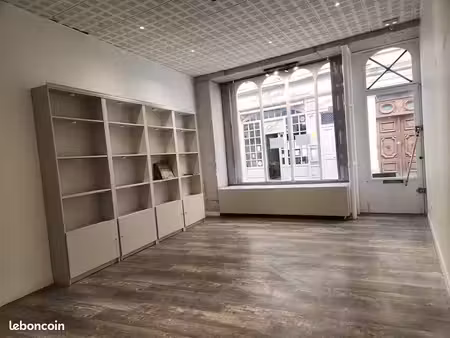 boutiqque- bureaux-commerce-locaux d'activité. le beau quartier d valence vieille ville. a