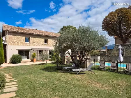 propriété 5 pièces 184 m²