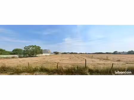 terrain 590 m² champenard