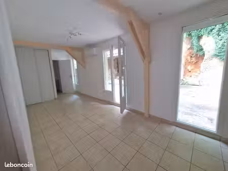 studio à louer avec grande terrasse 40m²