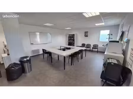bureau 77 m²