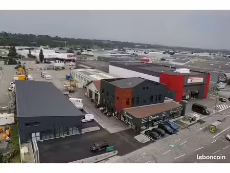 local entrepôt et bureaux