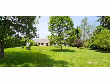 mesnil-en-ouche — authentique chaumière normande dans un brin de verdure