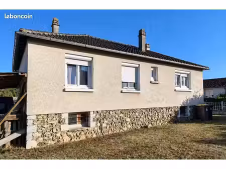 maison familiale rénovée d’environ 80 m² avec sous-sol semi-enterré et terrain de 800 m² e