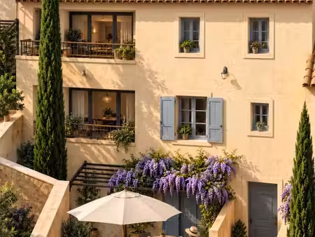 cucuron – charmant t2 de 43 m² avec loggia exposée sud-est
