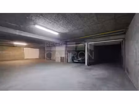croix rousse proximité hôpital - garage fermé en sous-sol - résidence sécurisée