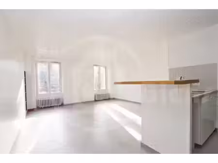 jouy-en-josas : grand studio avec coin chambre  refait à neuf