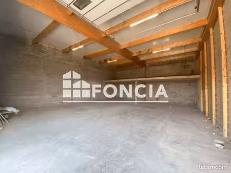 local commercial 177m² à louer 700 - samatan 32130