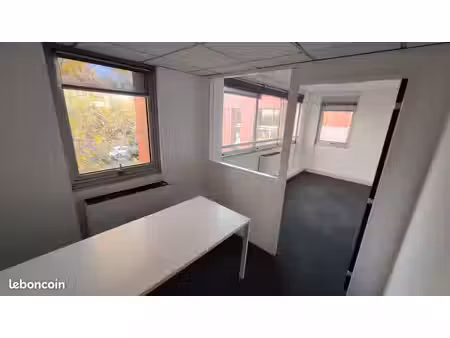 plusieurs bureaux équipés à labège