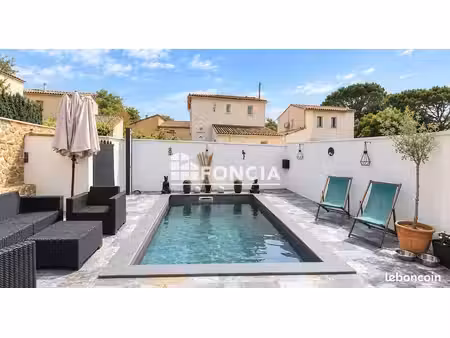 maison de plain-pied avec piscine et jardin à bagnols-sur-cèze  au calme