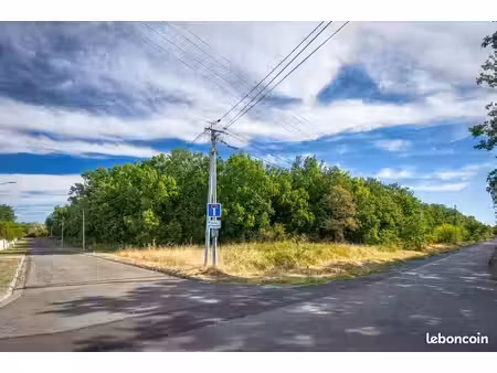 terrain 26 610 m² aussonne