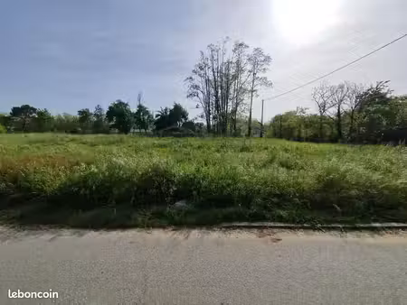 terrain 450 m² cerons