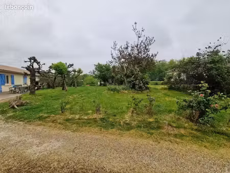 terrain 700 m² hostens