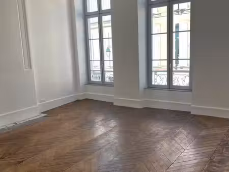 appartement t2 lumineux rénové à neuf avec climatisation à lectoure
