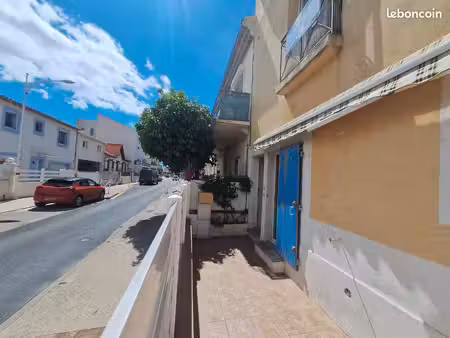 mer grande maison de ville avec extérieur