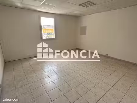 local commercial 21.78m² à louer 399 - lunel 34400