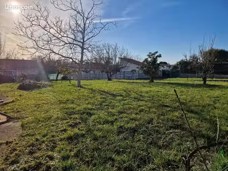 part. vend terrain construtible 600m2