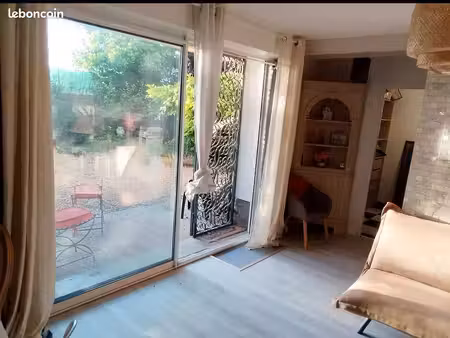 mauguio – f2 meublé 48 m² jardin privatif – 850 charges comprises