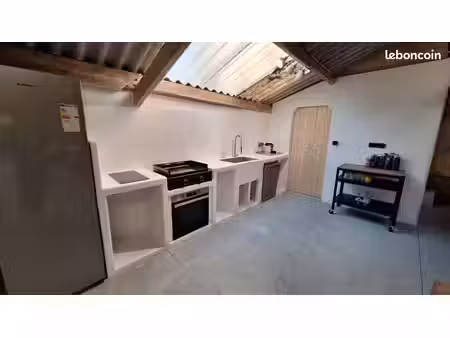 gîte de groupe festif avec piscine et vue sur mer
