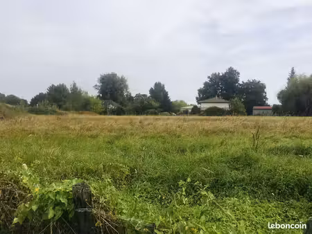 terrain à bâtir de 1053 m² à saint-christoly-de-blaye (33)
