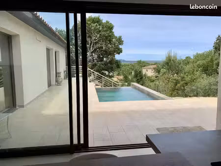 maison de 2020 — 140 m² + niveau indépendant 53 m² — piscine à débordement — sainte-anasta