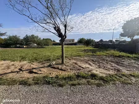 terrain 789 m² la salvetat saint gilles