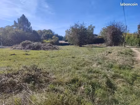 terrain à bâtir de 520 m² à le pout (33)