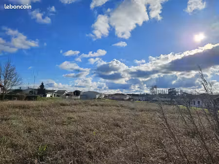 terrain à bâtir de 863 m² à saint-pierre-de-mons (33)