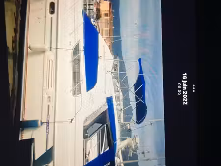 yacht sealine 14 mètres trois chambres deux sdb trois niveaux place au port parking couver
