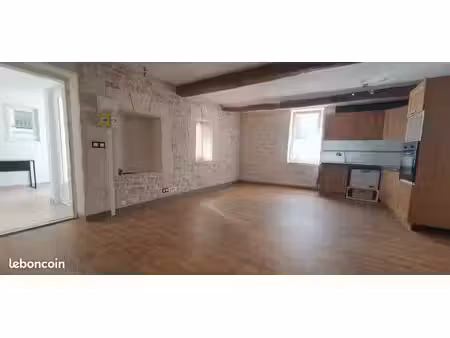 roujan – maison de village de caractère – 2 chambres + bureau – garage 28 m² – stationneme