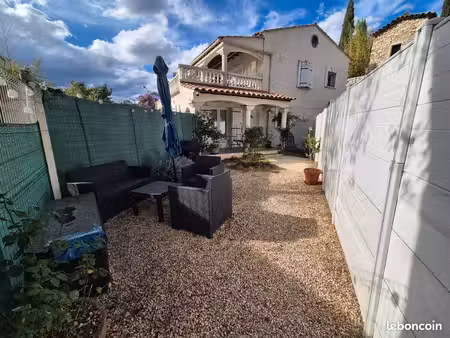 rez de chaussée dans maison de village récente