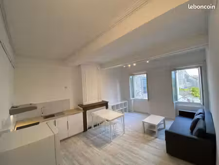charmant t2 dans le centre historique de roquemaure