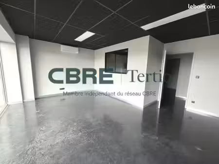 local d'activite 612 m² esvres