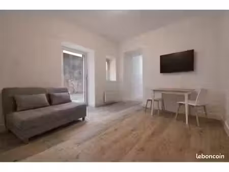 magnifique studio - centre-bourg - avec cour