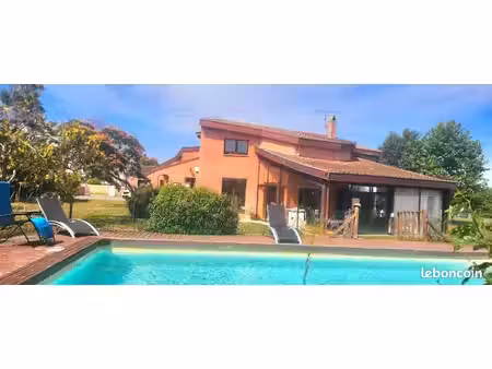 villa 250m². 8 pièces. veranda 40m². garage independant.50m². vue pyrénées
