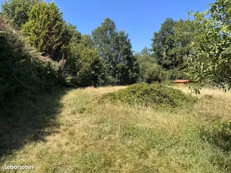 terrain à bâtir de 1230 m² à arsac (33)