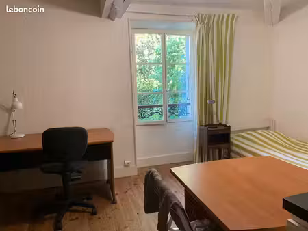 studio meublé  pour 1 personne  16 m² environ  chauffage et électricité compris