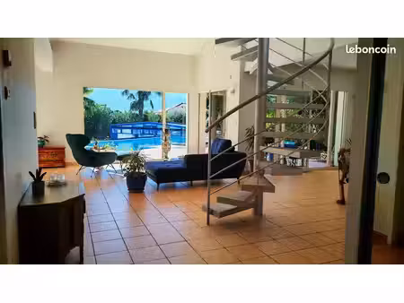 villa - 6 pièces - 165m²