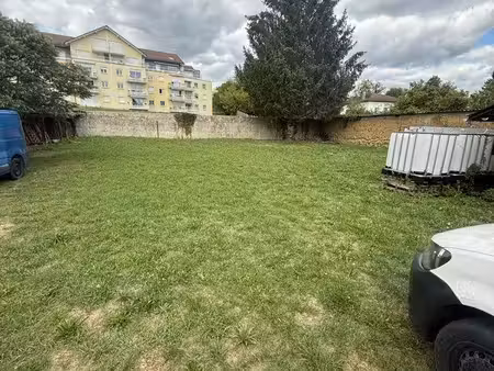 terrain constructible 889m2