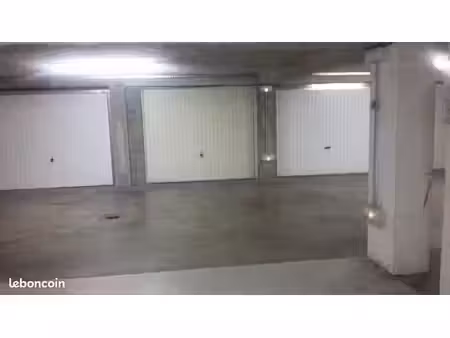 garage fermé en sous sol sécurisé