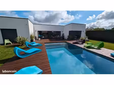 maison contemporaine d’architecte – 155 m² – terrain 1 200 m² – piscine