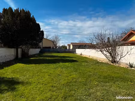terrain constructible de 450m2 beaurepaire centre ville