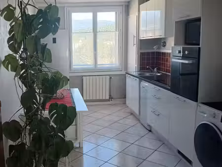 appartement t3 67 mètres carrés balcon cave parking dans copropriété sécurisée