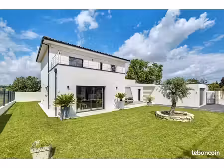 villa contemporaine avec vue