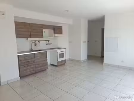 appartement f3 proche tranchée