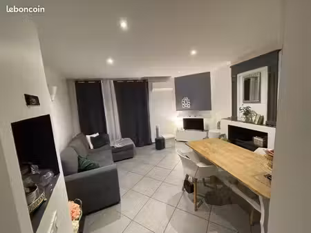 maison de ville de 55 m2 à louer sur roquefort