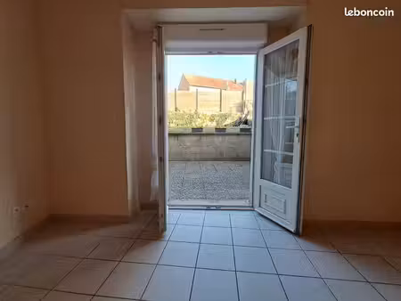 f3 traversant 68 m² + terrasse 12 m²