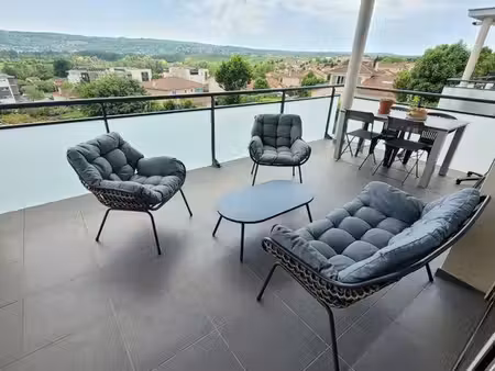 t2 récent 47 m² + terrasse 16 m² – vue dégagée – parking + cave