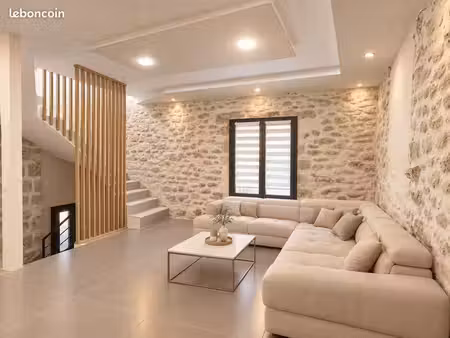 maison de village à vendre 80 m² habitables avec grand garage et terrasse
